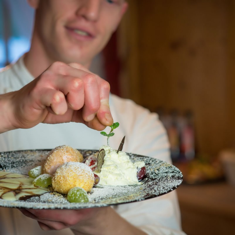 Küchenchef  Marco Kammerlander und sein Team verwöhnen Sie kulinarisch im Hotel Gerloserhof***